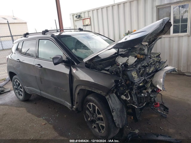 3C4NJDDB2KT849302 Jeep Compass Trailhawk 4x4