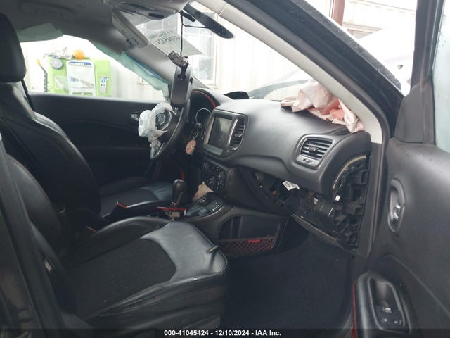 3C4NJDDB2KT849302 Jeep Compass Trailhawk 4x4
