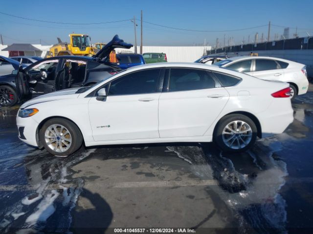 3FA6P0LU6KR225682 Ford Fusion Hybrid Se