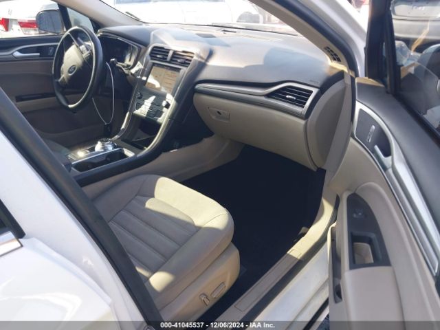3FA6P0LU6KR225682 Ford Fusion Hybrid Se