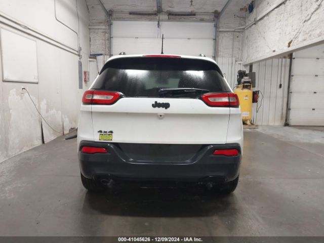 1C4PJMCB1GW181875 Jeep Cherokee Altitude