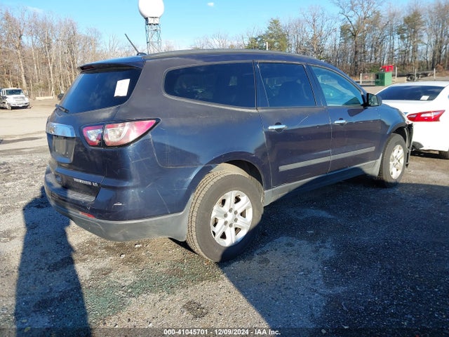 Chevrolet Traverse Ls 2015 1GNKRFKD3FJ110598 Image 4