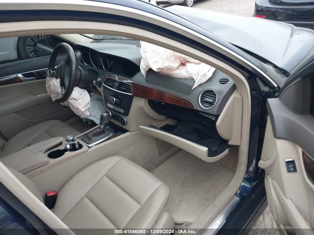 WDDGF8AB5EG186702 Mercedes-Benz C 300 Luxury 4matic/sport 4matic