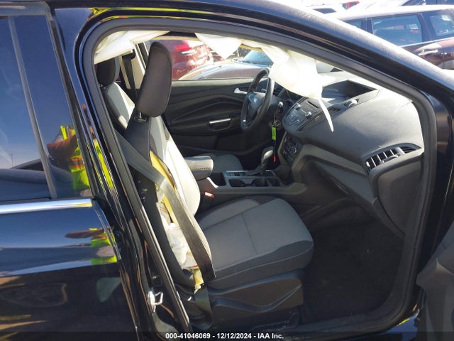 1FMCU9GD7JUB15702 Ford ESCAPE SE