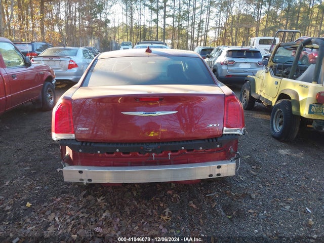 2C3CCAKG0JH300210 Chrysler 300 Limited Awd