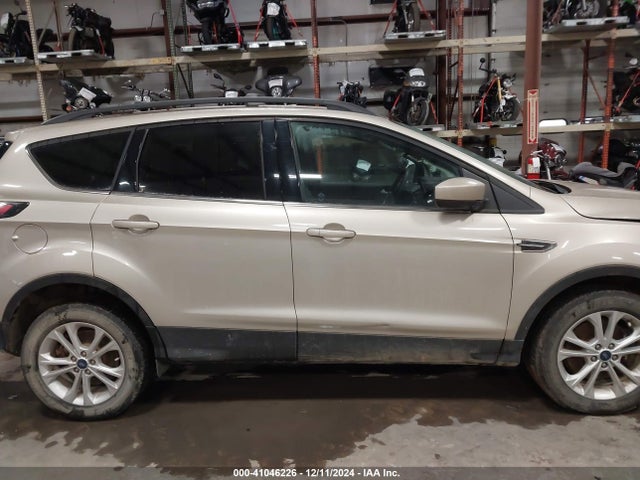 1FMCU9GDXHUB17048 Ford ESCAPE SE