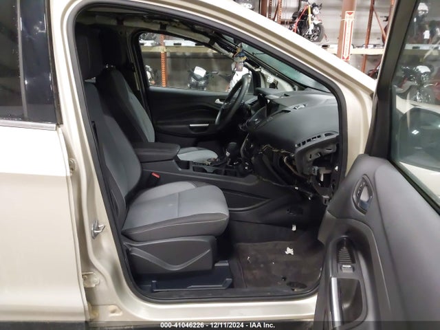 1FMCU9GDXHUB17048 Ford ESCAPE SE