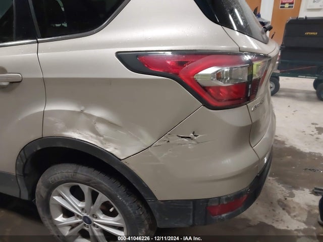 1FMCU9GDXHUB17048 Ford ESCAPE SE