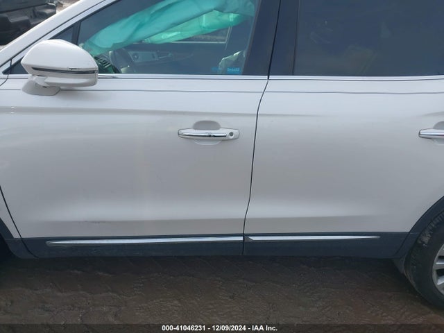 2LMTJ6LR8GBL22448 Lincoln Mkx Reserve