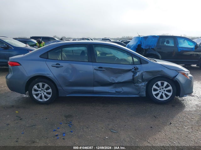 Toyota COROLLA LE 2022 JTDEPMAEXN3020006 Image 13