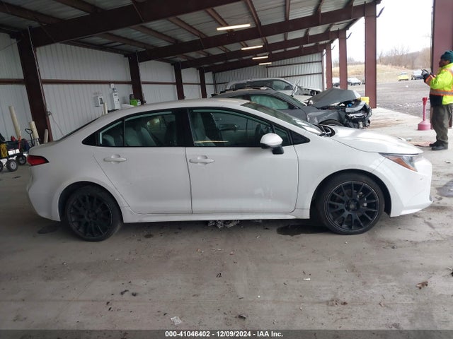 5YFEPMAE9NP305562 Toyota COROLLA LE