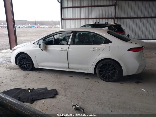 5YFEPMAE9NP305562 Toyota COROLLA LE