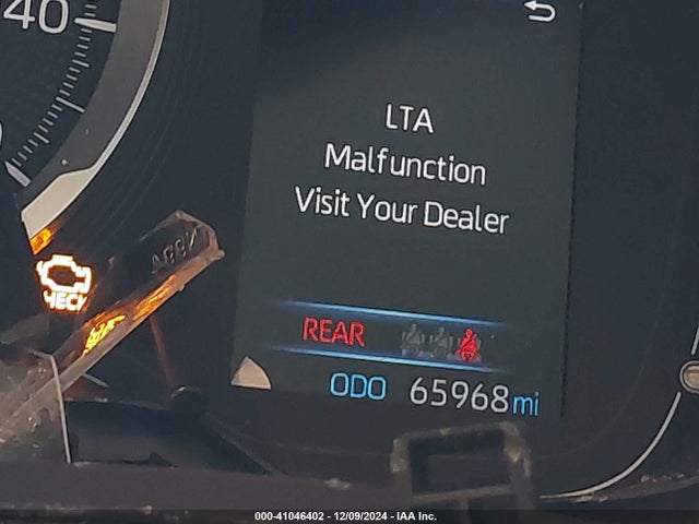 5YFEPMAE9NP305562 Toyota COROLLA LE