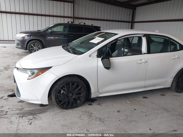 5YFEPMAE9NP305562 Toyota COROLLA LE