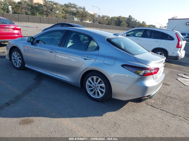 Toyota CAMRY LE 2024 4T1C11AK6RU261506 Image 3