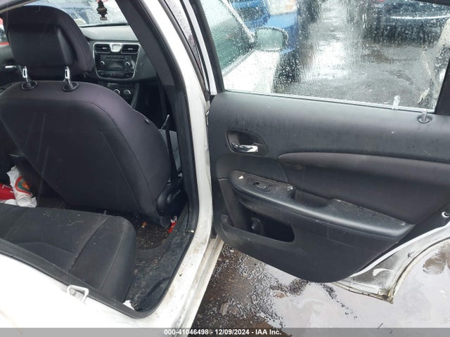 1C3CCBAB8EN168516 Chrysler 200 LX