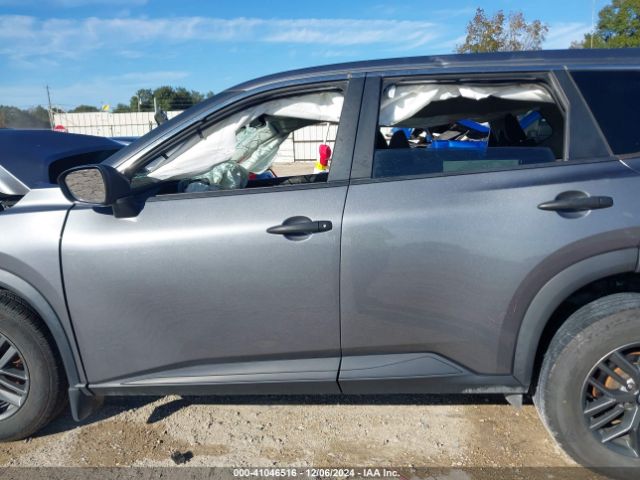 5N1AT3AA6MC738745 Nissan Rogue S Fwd