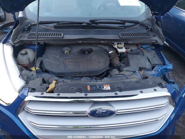 1FMCU9J9XJUB01202 Ford Escape Titanium