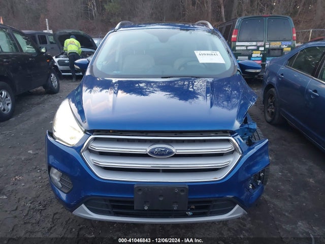 1FMCU9J9XJUB01202 Ford Escape Titanium