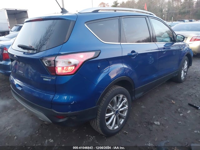 1FMCU9J9XJUB01202 Ford Escape Titanium