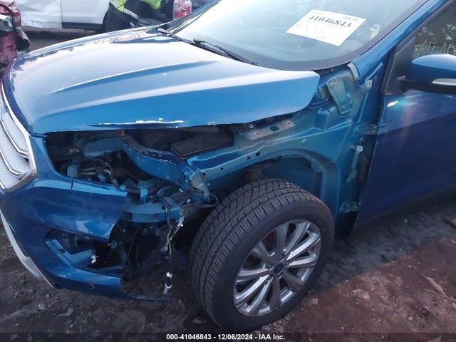1FMCU9J9XJUB01202 Ford Escape Titanium