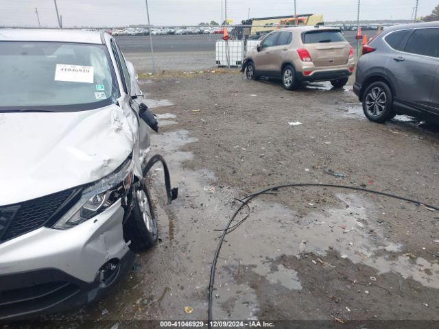 JN1BJ1CR1JW262326 Nissan Rogue Sport S