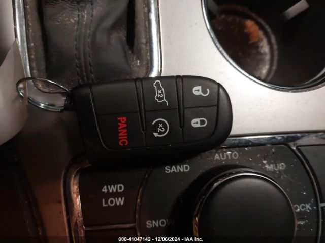 1C4RJFCG0JC401452 Jeep Grand Cherokee Overland 4x4