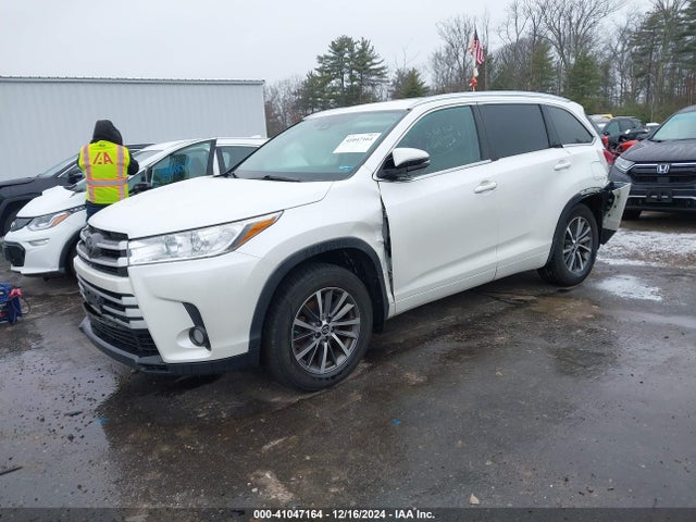5TDJZRFH8JS890662 Toyota Highlander Xle