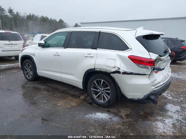 5TDJZRFH8JS890662 Toyota Highlander Xle