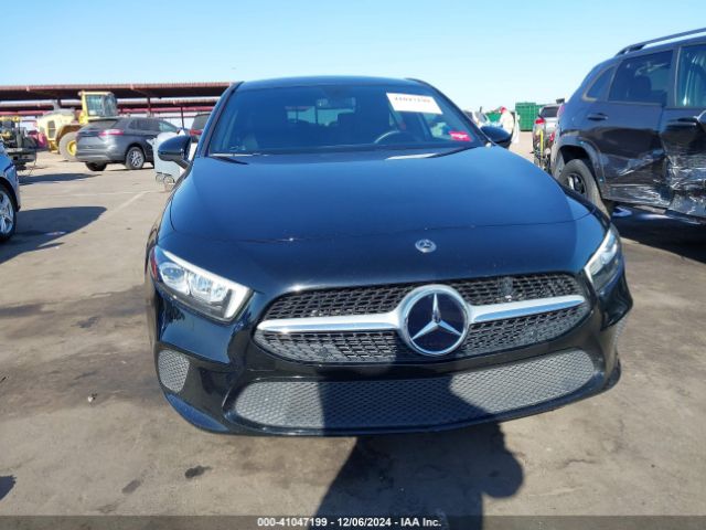 WDD3G4EB4KW021482 Mercedes-Benz A 220