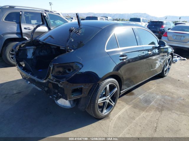 WDD3G4EB4KW021482 Mercedes-Benz A 220