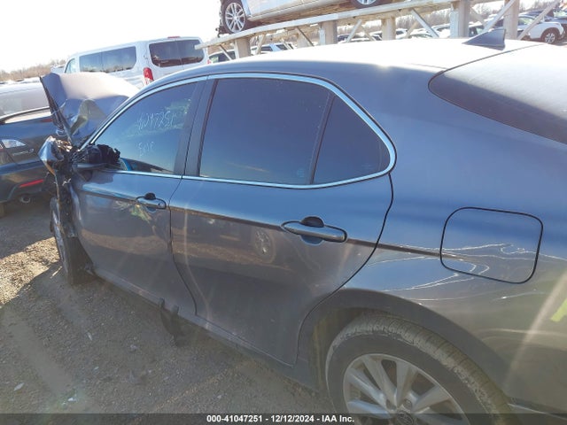 4T1C11AKXMU446523 Toyota CAMRY LE