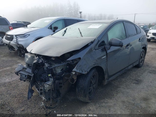Toyota Prius Two 2014 JTDKN3DU9E0385915 Image 2
