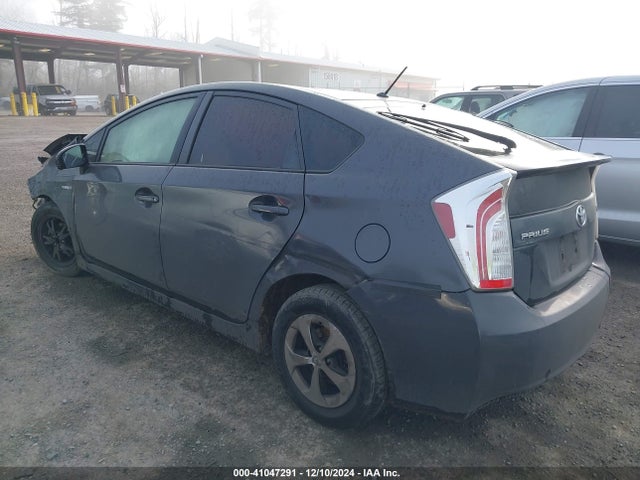 Toyota Prius Two 2014 JTDKN3DU9E0385915 Image 3