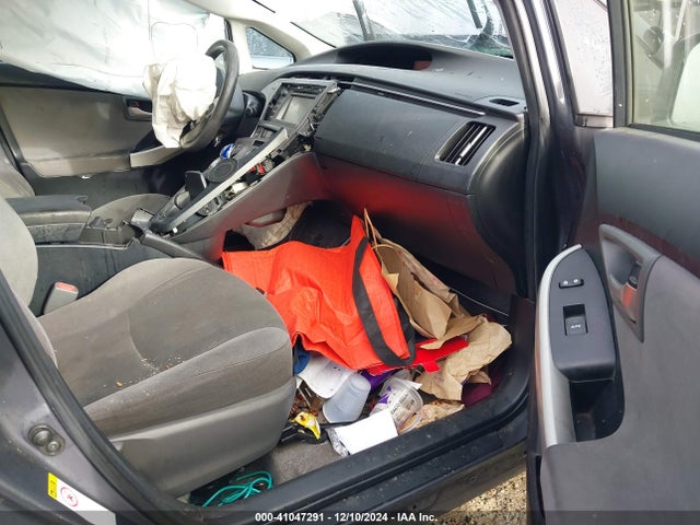 Toyota Prius Two 2014 JTDKN3DU9E0385915 Image 5