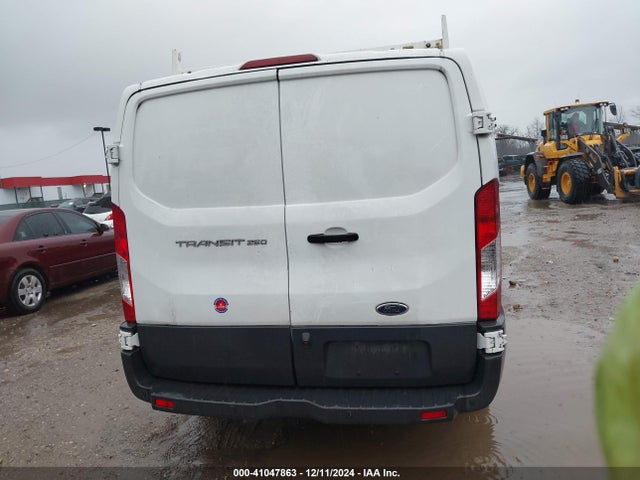 1FTYR1ZM2HKA27107 Ford Transit-250
