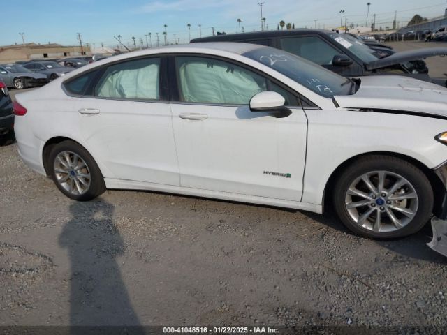 3FA6P0LU4HR381406 Ford Fusion Hybrid Se