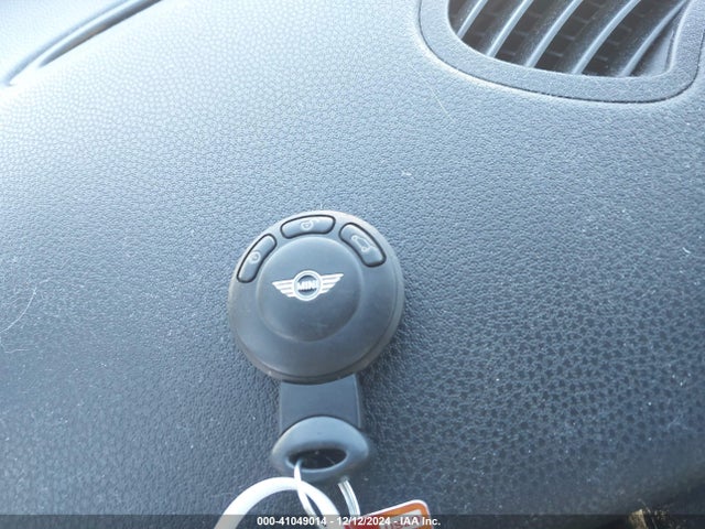 2010 MINI COOPER WMWMF3C59ATZ65235 Photo 10