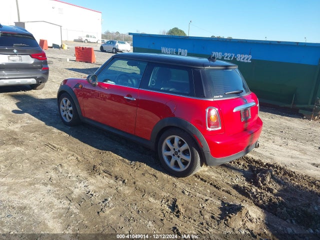 2010 MINI COOPER WMWMF3C59ATZ65235 Photo 2