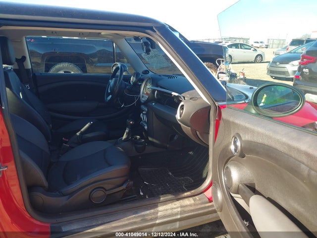 2010 MINI COOPER WMWMF3C59ATZ65235 Photo 4
