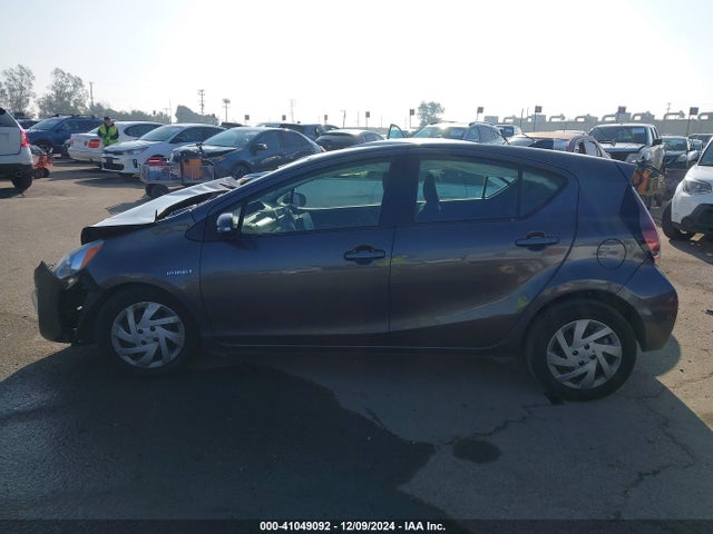 JTDKDTB31F1113934 Toyota Prius C Two