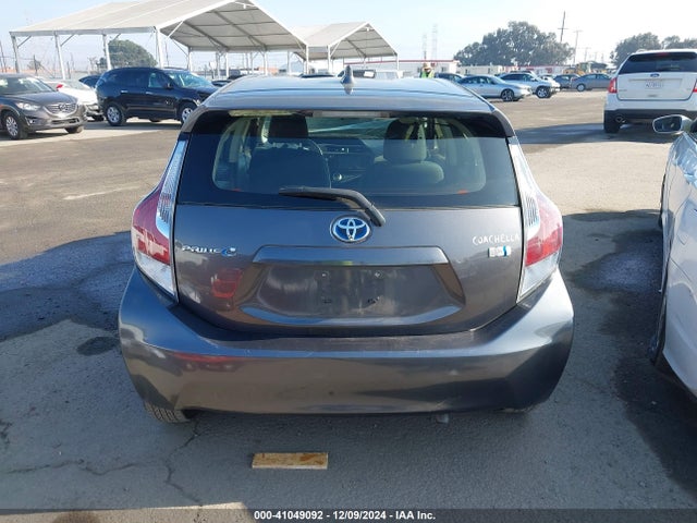 JTDKDTB31F1113934 Toyota Prius C Two