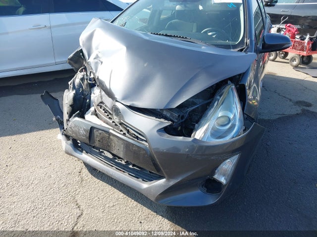 JTDKDTB31F1113934 Toyota Prius C Two
