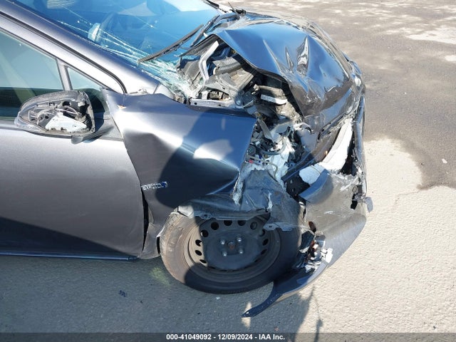 JTDKDTB31F1113934 Toyota Prius C Two