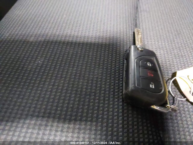 2T3G1RFV5MC237556 Toyota RAV4 LE
