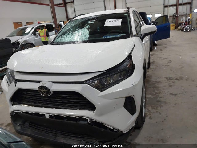 2T3G1RFV5MC237556 Toyota RAV4 LE