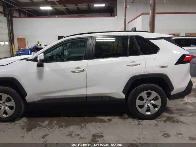 2T3G1RFV5MC237556 Toyota RAV4 LE