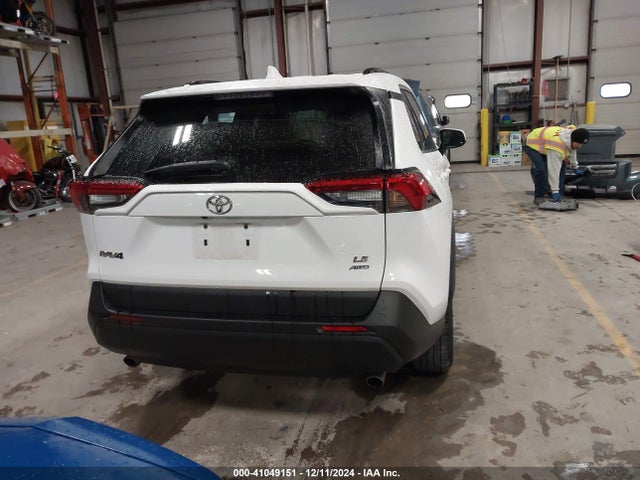 2T3G1RFV5MC237556 Toyota RAV4 LE