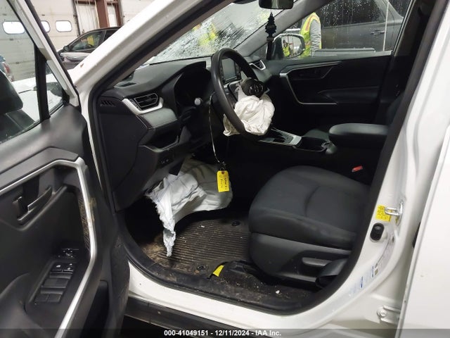 2T3G1RFV5MC237556 Toyota RAV4 LE