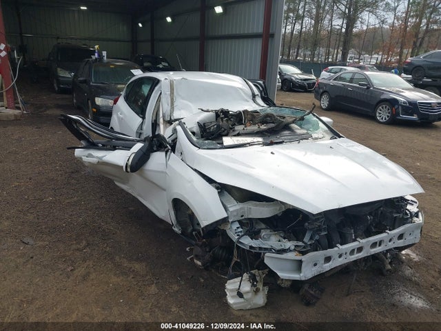 1FADP3K29HL217530 Ford FOCUS SE